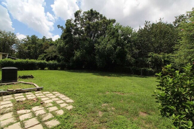 Building Photo - Spacious 3-Bedroom Home Off Fairfield – Pe...