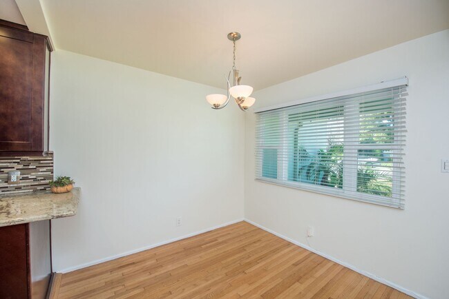 Building Photo - 20092 Bayview Ave