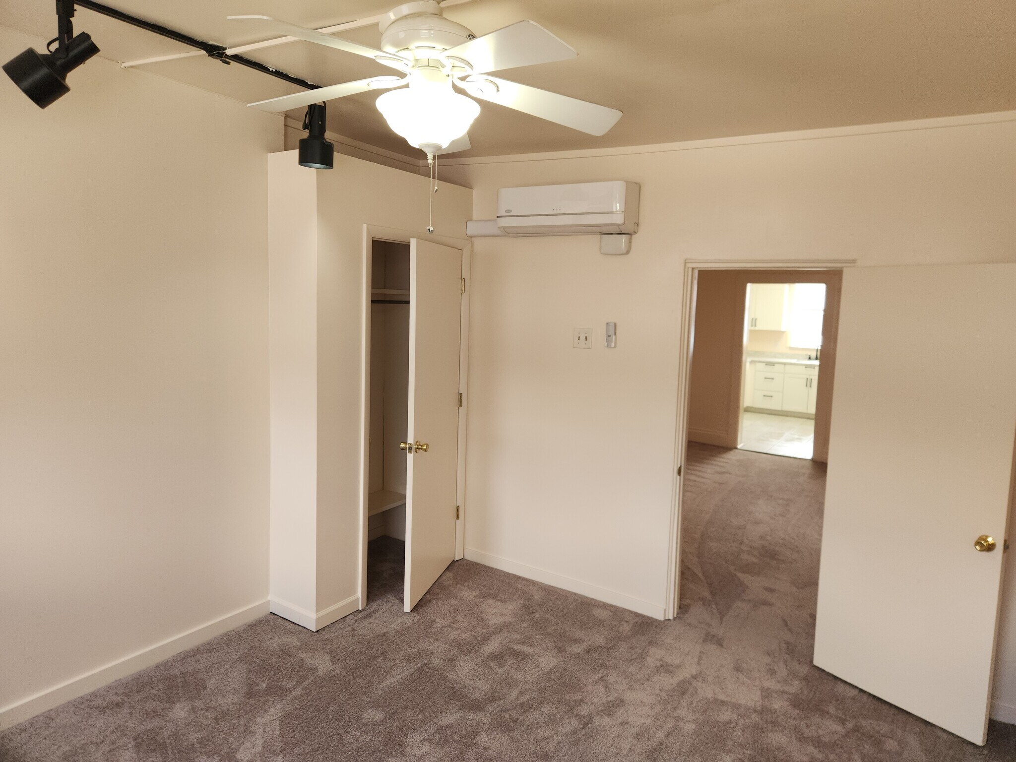 1st Bedroom - 1918 Sarah St