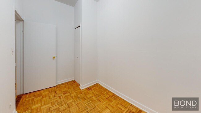 Building Photo - 369 Broome St