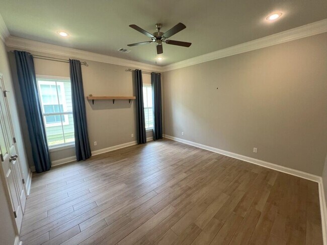 Building Photo - Beautiful 4-Bedroom Home in The Magnificen...