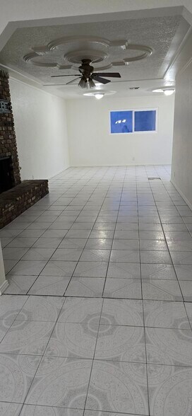 Building Photo - 3102 S Baker St