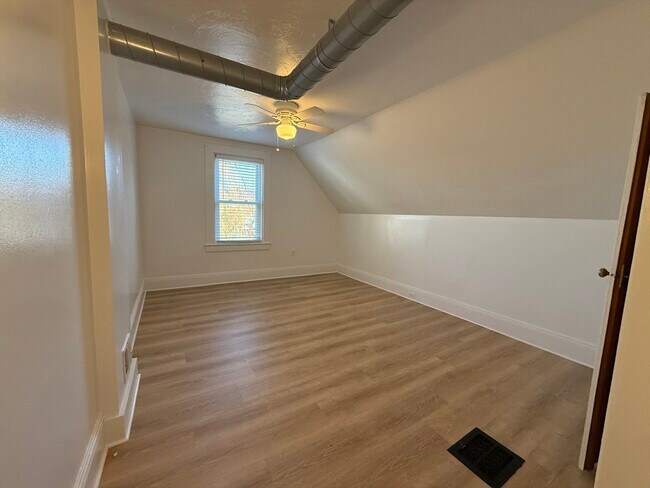 Building Photo - 9 Chilton St