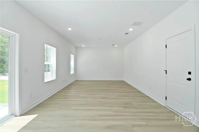 Building Photo - Beautiful 5-Bedroom, 3-Bath Home in Bloomingdale – Pet Friendly!