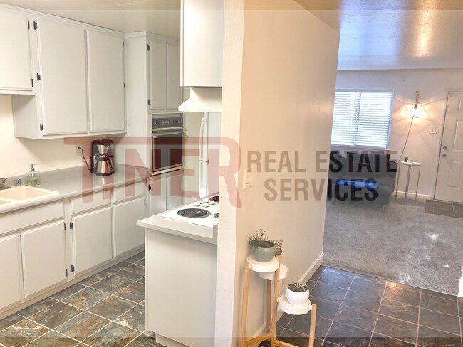 Building Photo - Charming Duplex in Carmichael