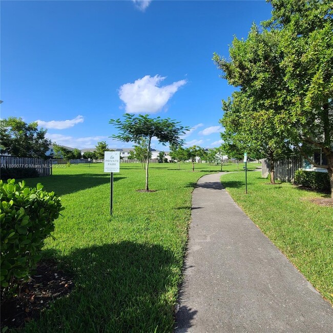 Building Photo - 452 NW 12th Pl