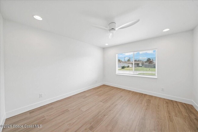 Building Photo - 122 1st Ave