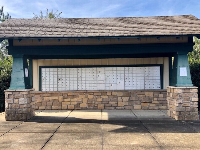 Building Photo - 3 Bedroom Condo at Harts Cove for $433 Per Bed!