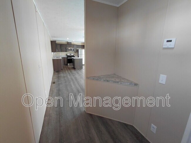 Building Photo - 301 Mantle Ave