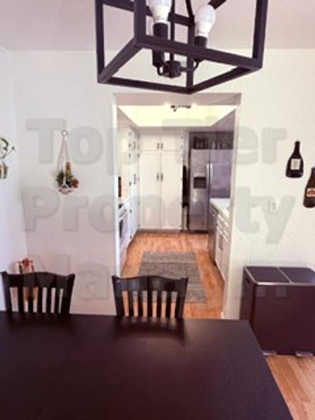 Building Photo - Beautiful 3 bed / 2.5 bath / 1,227 sqft House in Oceanside's Emerald Point