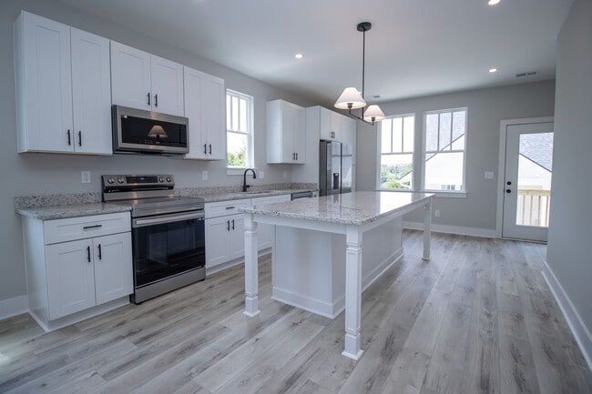 Building Photo - Pick Your Neighbors! Brand-New 3 Bed, 3 Ba...