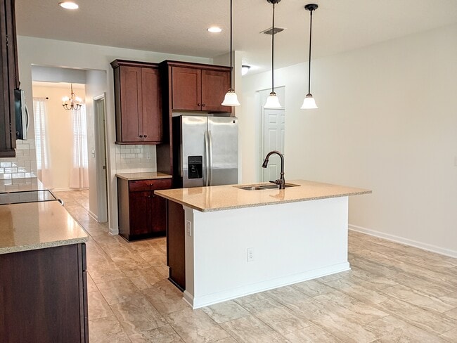 Building Photo - 112 Goldenrod Lake Dr