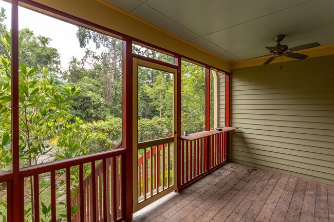 Building Photo - 510 Oakwood Ave