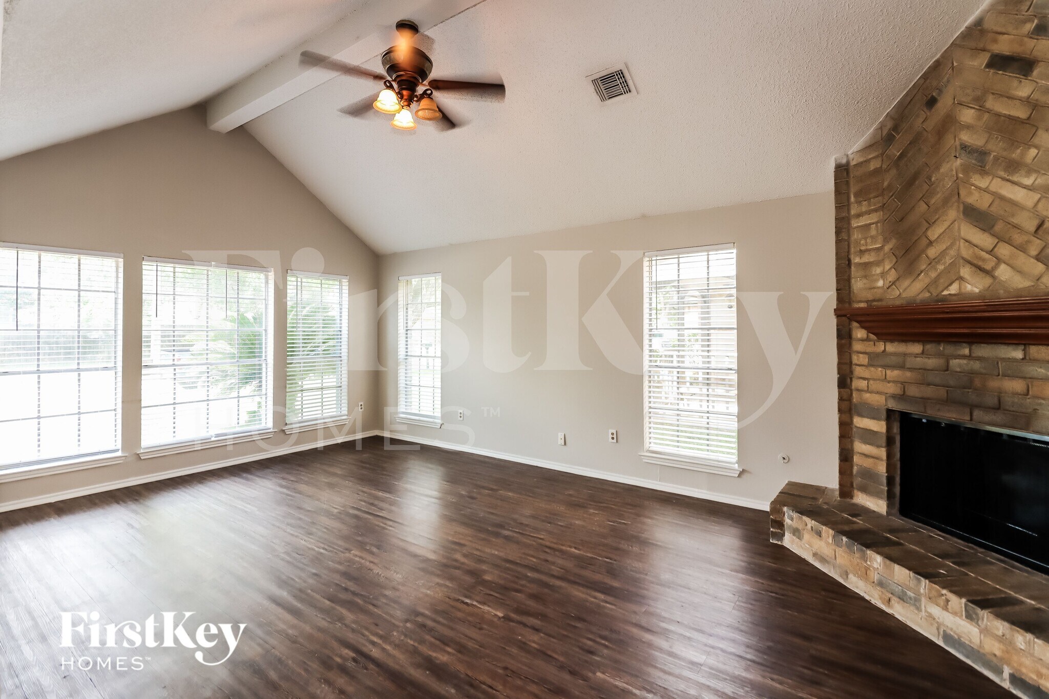 Building Photo - 9631 Orangevale Dr