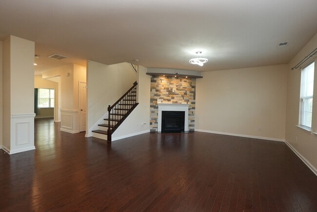 Building Photo - Modern Comfort Meets Space – 4BR/3.5BA Hom...