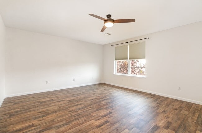 Building Photo - 3 bedroom townhouse in Carlisle