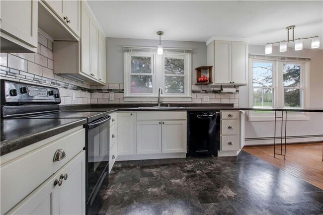 Building Photo - 3 Bedroom Single Home on the North Side of...