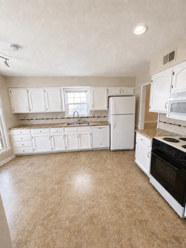 Building Photo - 11820 W 99th Terrace