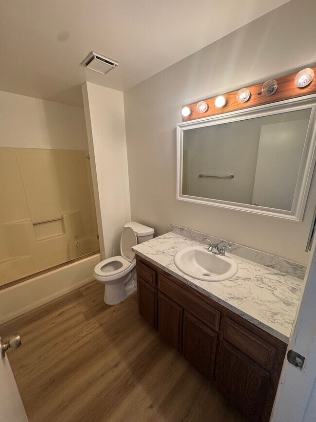 Building Photo - Beautiful home in Desert Knolls area