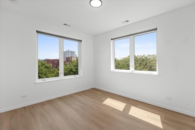 Building Photo - 204 S Leavitt St
