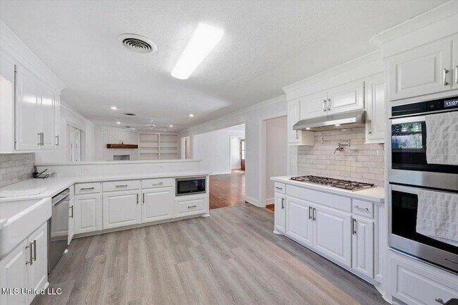 Building Photo - 144 Rollingwood Dr