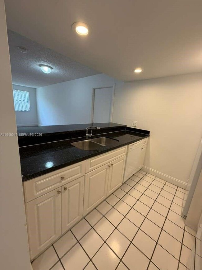 Building Photo - 8160 Geneva Ct