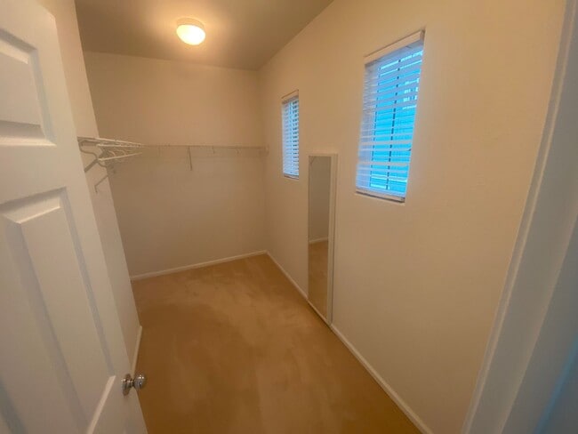 Building Photo - Beautiful & Spacious 3 Bedroom, 2.5 Bathroom Hayward Home – Prime Residential Location W Laundry,...