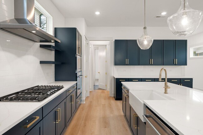 Building Photo - Beautiful 4-bedroom, 4-bathroom Custom Home Durham, NC