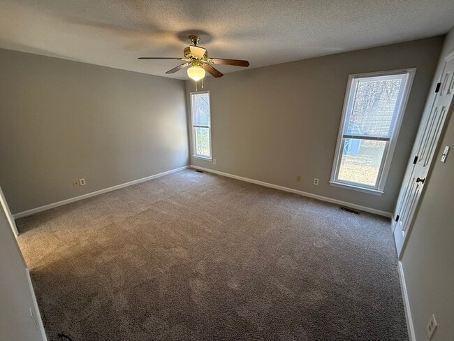 Building Photo - Beautiful Ranch style 3 Bed 2 Bath Home! Large Yard and 2 Car Garage!