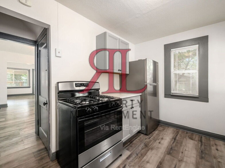 Building Photo - 439 Eldridge Ave