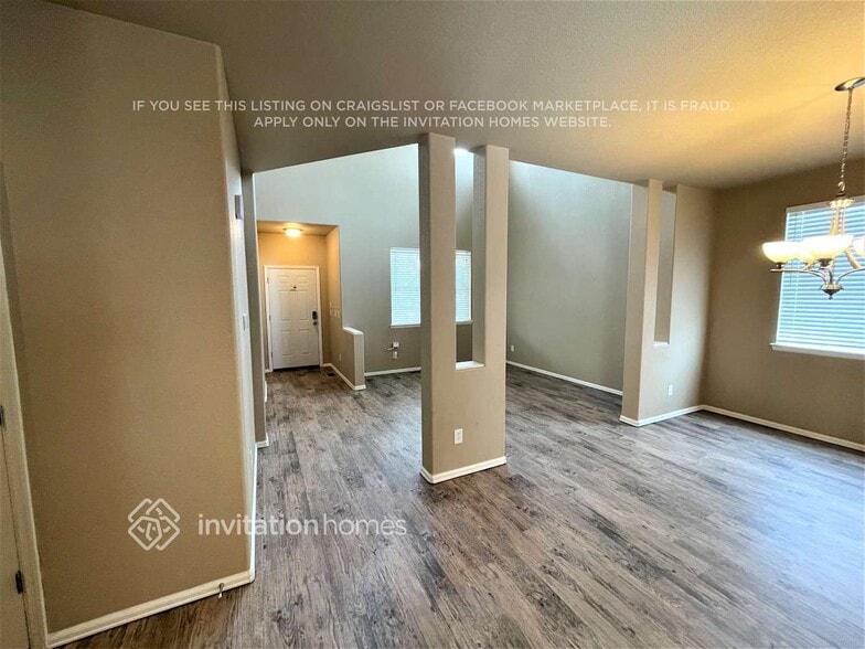 Building Photo - 12386 Roslyn Way