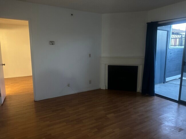 Building Photo - 5165 Walnut Ave