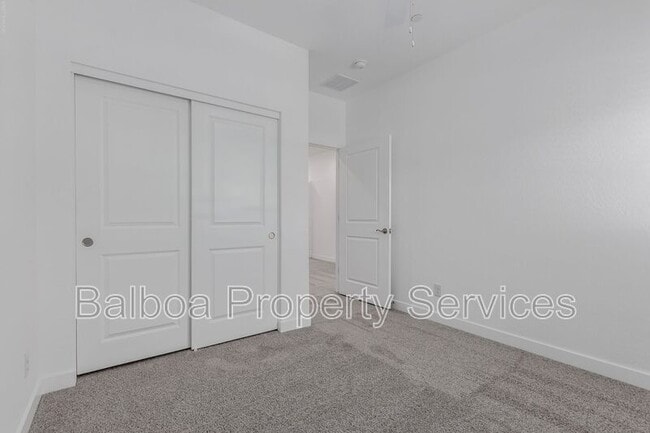 Building Photo - 1318 S 105th Pl
