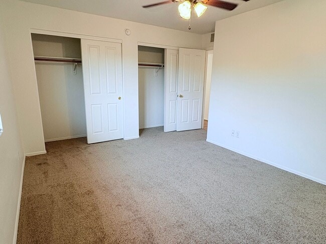 Building Photo - 3-bedroom, 2-bathroom home with walled bac...