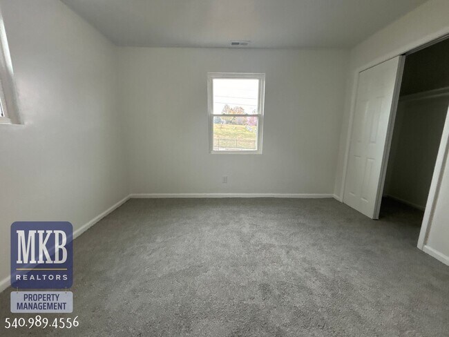 Building Photo - Ruddell Road Triplex