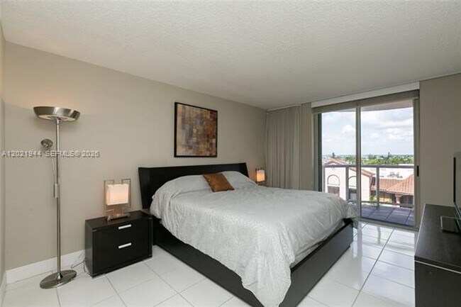 Building Photo - 8855 Collins Ave