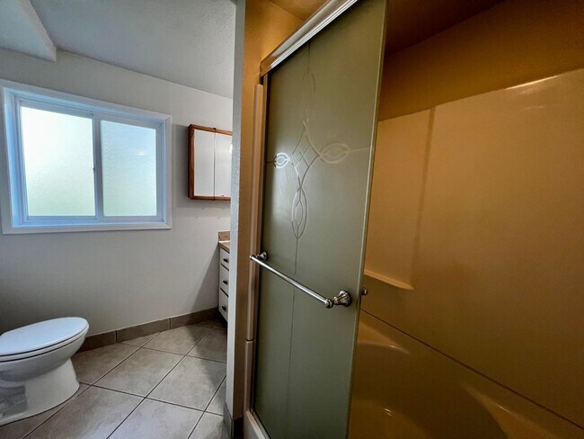 Building Photo - Beautiful North Hill Home Near Vincent Park!