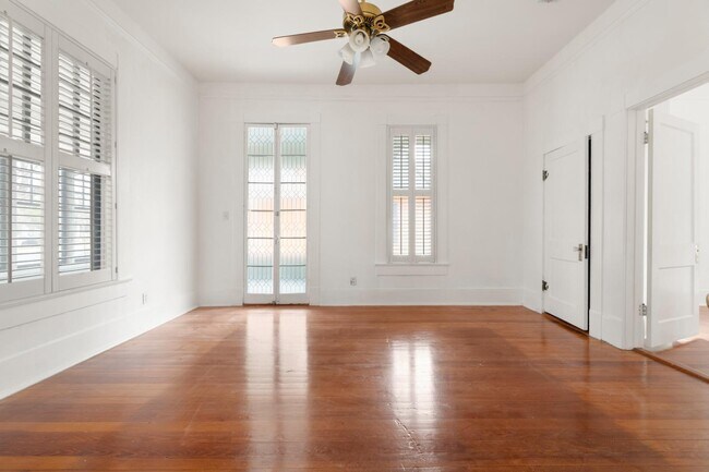 Building Photo - 1122 W Summit Ave.