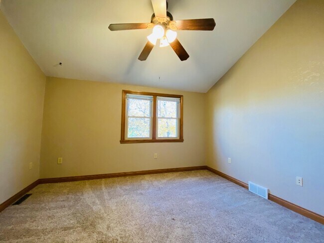 Building Photo - 4785 Lilly Rd