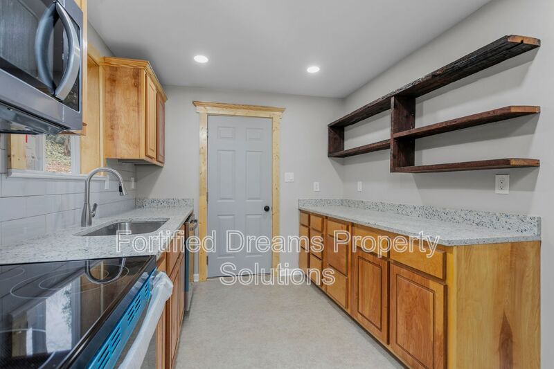 Building Photo - 1903 Larkin St