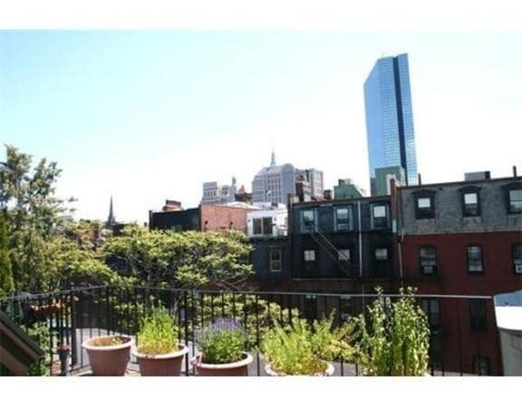 Building Photo - 247 Beacon St