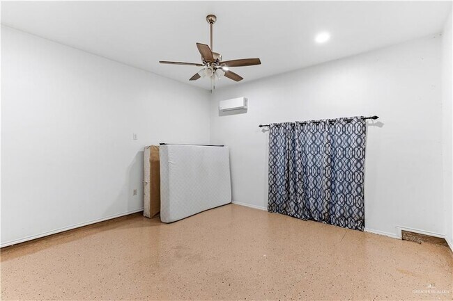 Building Photo - 23790 N Val Verde Rd