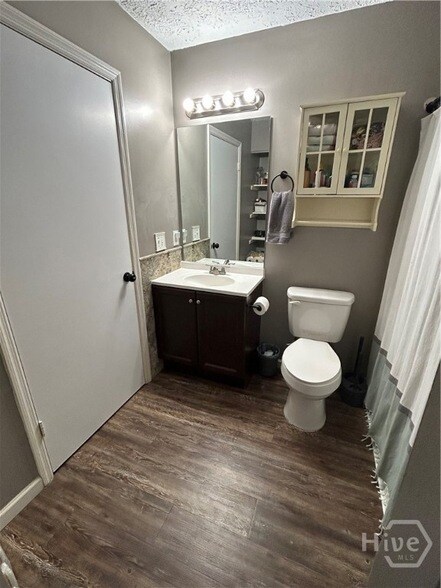 Building Photo - 109 Live Oak Cir