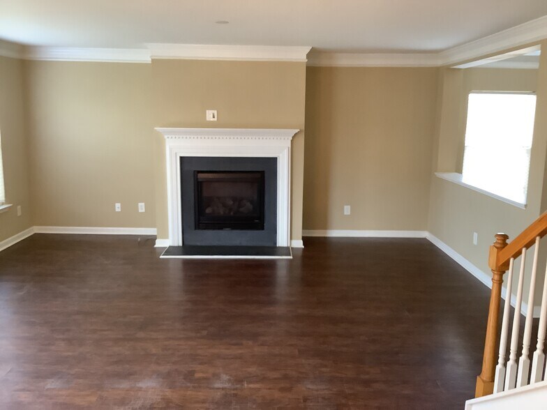 Building Photo - 6157 Paducah Dr