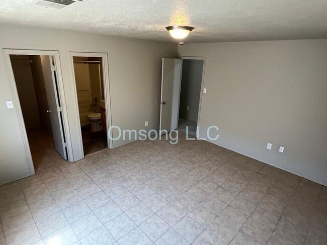 Building Photo - Charming Family Home in SW Albuquerque