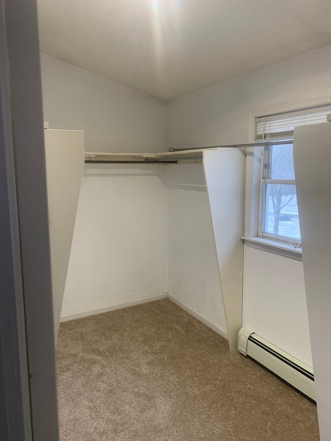 Walk-in Closet - 4 Obrien Glenway