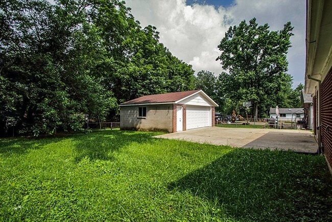 Building Photo - Everything' Is Updated!  4BR, 1BA -  Fully...