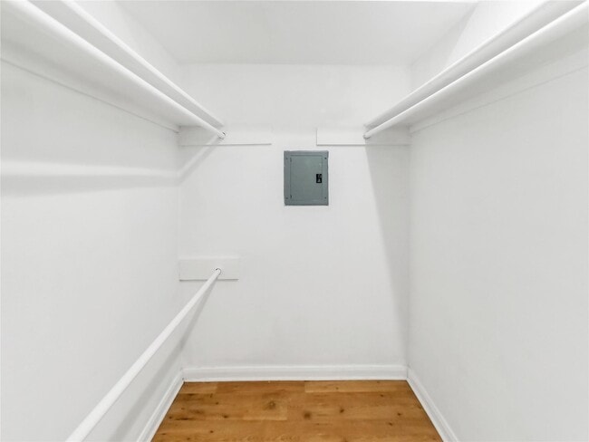 Building Photo - 10075 Westpark Dr