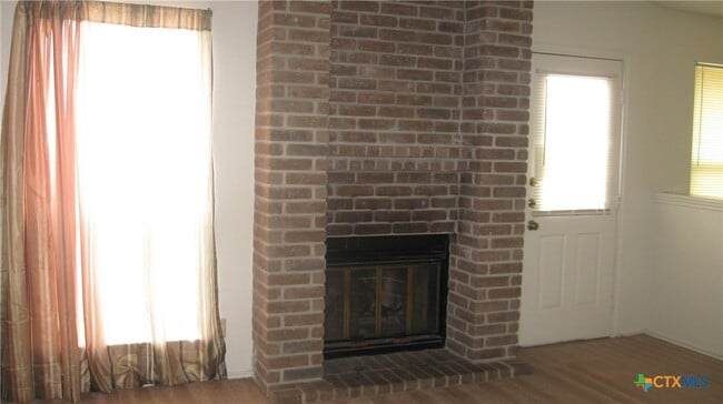 Building Photo - 2111 Cimmaron Dr