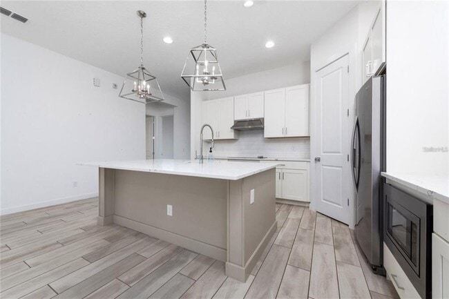 Building Photo - 8664 Dubochet St